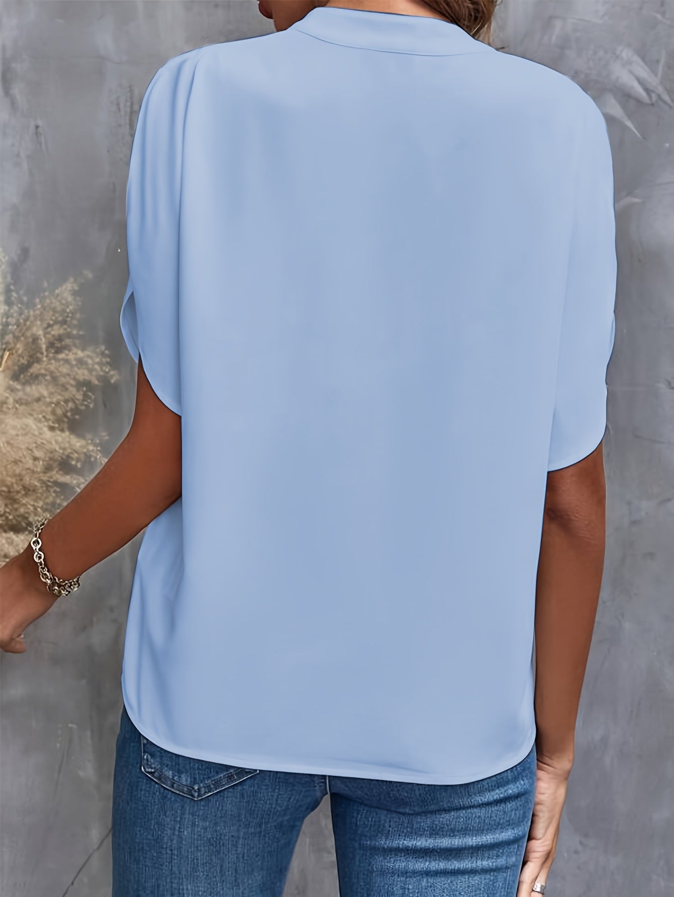 Amara - Relaxed V-Neck Blouse