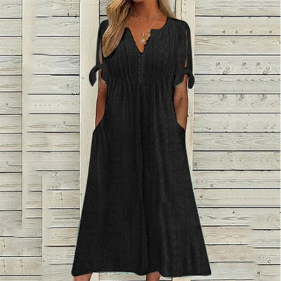 Jessina Spitzenkleid translates to Jessina lace dress in English.
